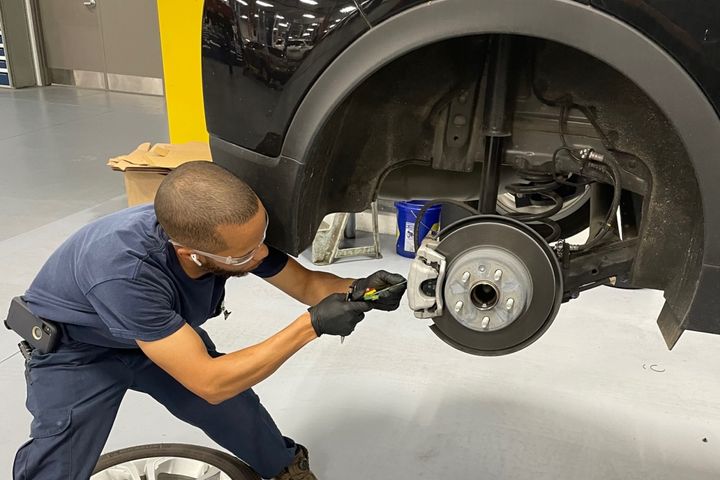 How Fleet Technician Roles Will Change in an Electrified&nbsp;Environment